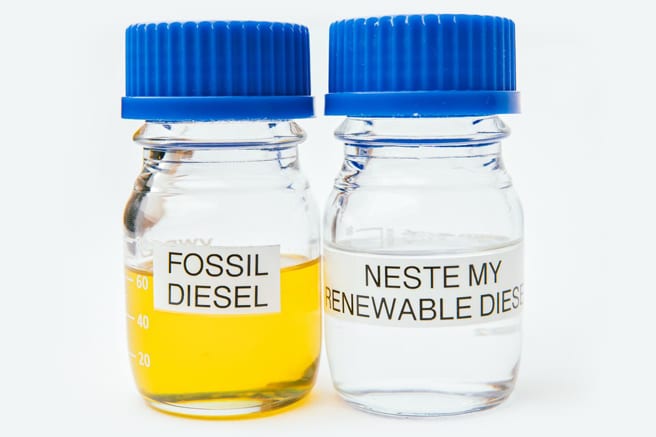  Two glass bottles compare fossil diesel (yellow coloration) and renewable diesel (clear).